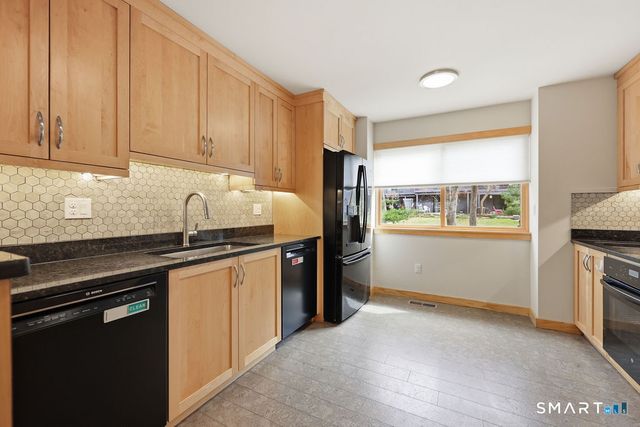 70 Conestoga Way 70, Glastonbury, CT 06033