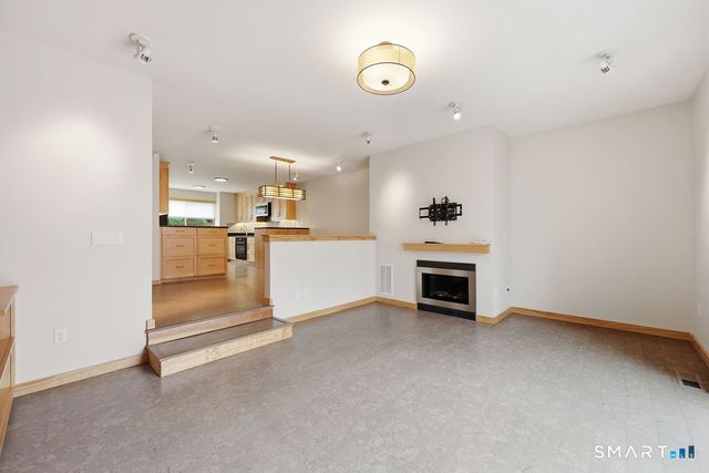 70 Conestoga Way 70, Glastonbury, CT 06033