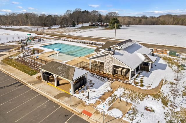 136 Sycamore Springs Drive, Statesville, NC 28677