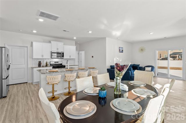 136 Sycamore Springs Drive, Statesville, NC 28677