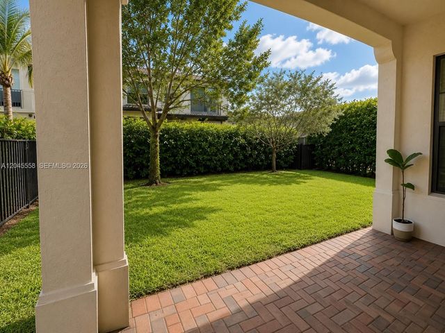 3209 W 98th Place, Hialeah, FL 33018