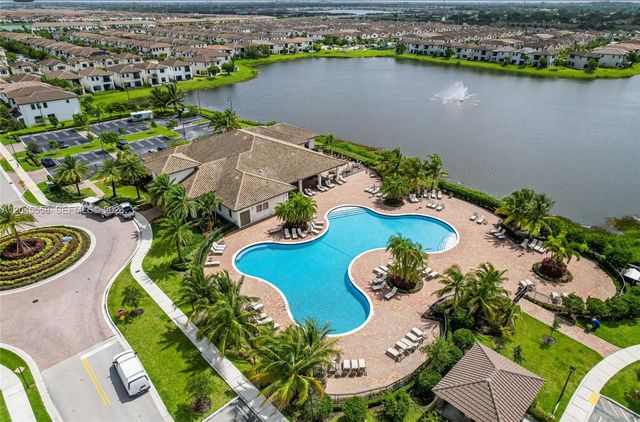 3209 W 98th Place, Hialeah, FL 33018