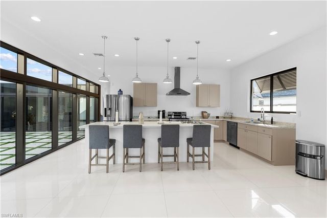 1817 SW 11th TER, Cape Coral, FL 33991