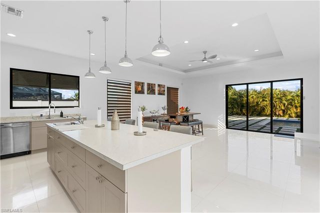 1817 SW 11th TER, Cape Coral, FL 33991