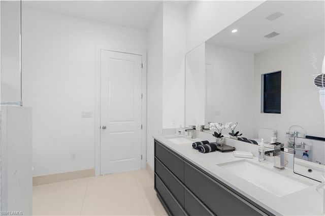 1817 SW 11th TER, Cape Coral, FL 33991