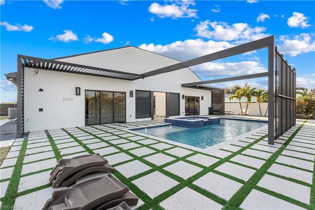 1817 SW 11th TER, Cape Coral, FL 33991