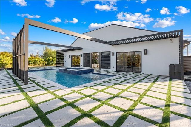 1817 SW 11th TER, Cape Coral, FL 33991