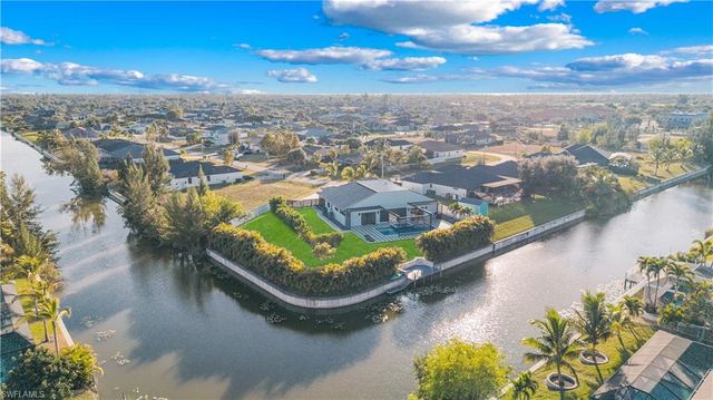 1817 SW 11th TER, Cape Coral, FL 33991