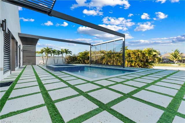 1817 SW 11th TER, Cape Coral, FL 33991