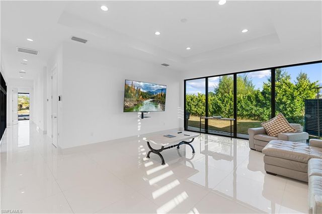 1817 SW 11th TER, Cape Coral, FL 33991