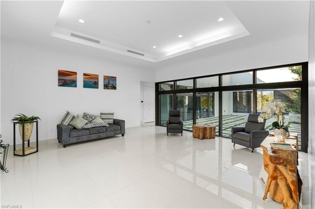 1817 SW 11th TER, Cape Coral, FL 33991