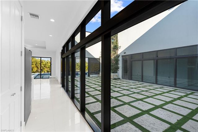 1817 SW 11th TER, Cape Coral, FL 33991