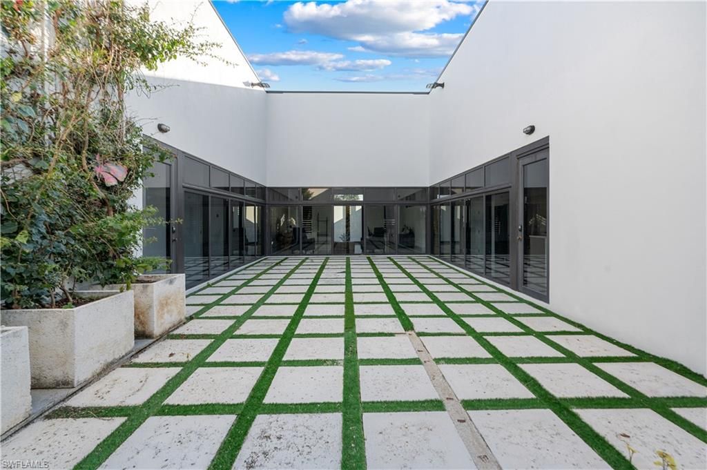 Image 27 of property listing at 1817 SW 11th TER, Cape Coral, FL 33991