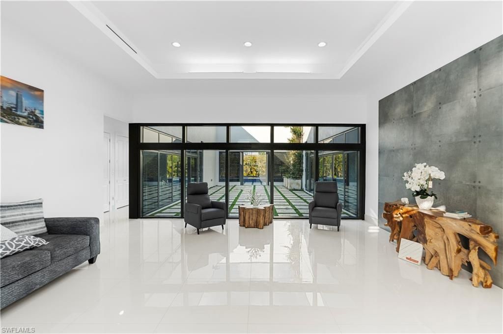 Image 6 of property listing at 1817 SW 11th TER, Cape Coral, FL 33991