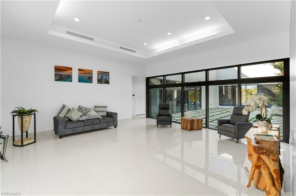 Image 8 of property listing at 1817 SW 11th TER, Cape Coral, FL 33991