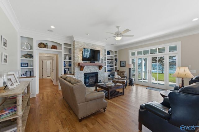 1310 Buck Island Drive, Guntersville, AL 35976