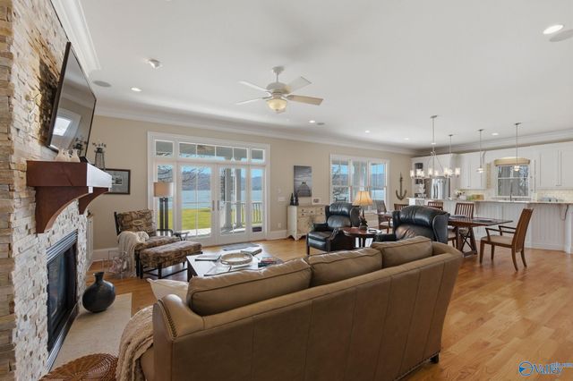 1310 Buck Island Drive, Guntersville, AL 35976