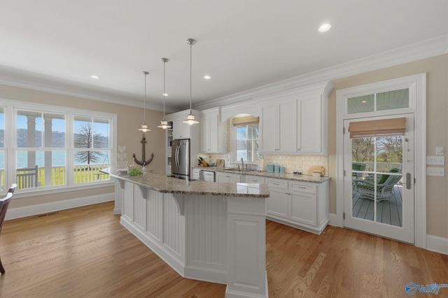 1310 Buck Island Drive, Guntersville, AL 35976