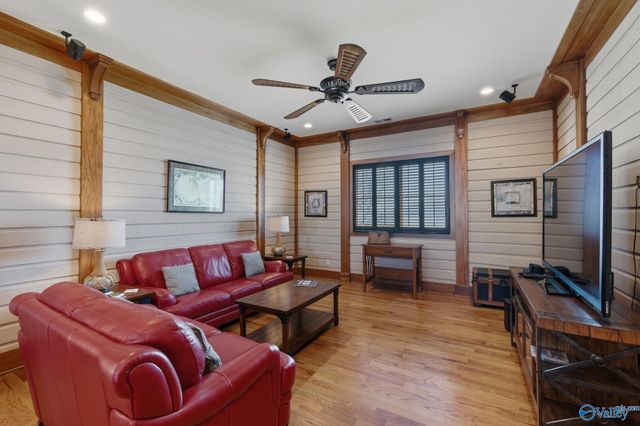 1310 Buck Island Drive, Guntersville, AL 35976