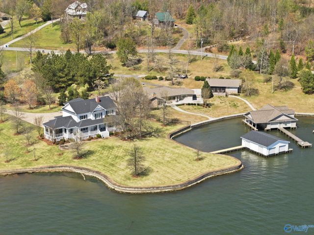 1310 Buck Island Drive, Guntersville, AL 35976
