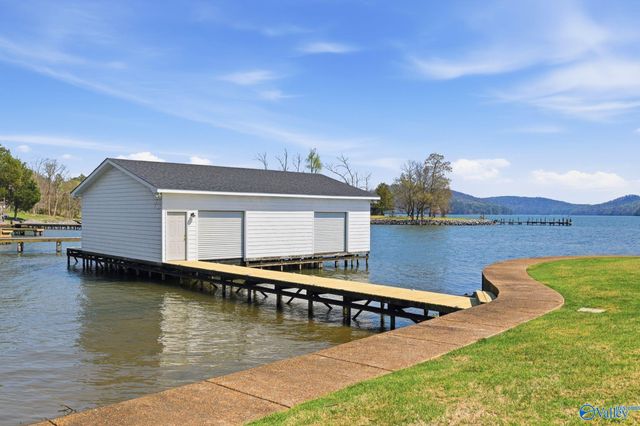 1310 Buck Island Drive, Guntersville, AL 35976