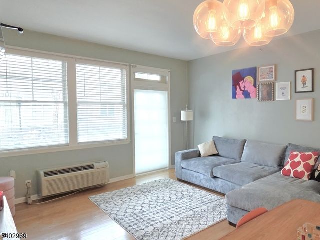 30 Freedomway 102, Jersey City, NJ 07305