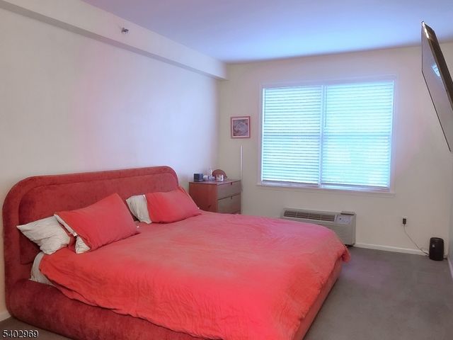 30 Freedomway 102, Jersey City, NJ 07305