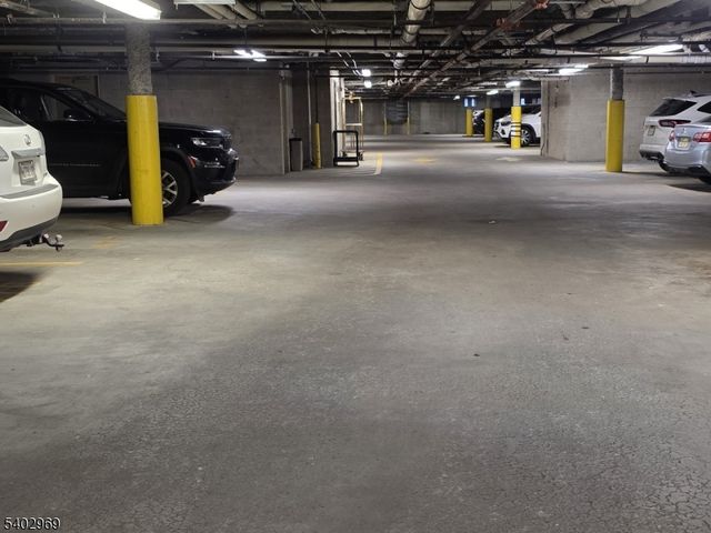 30 Freedomway 102, Jersey City, NJ 07305