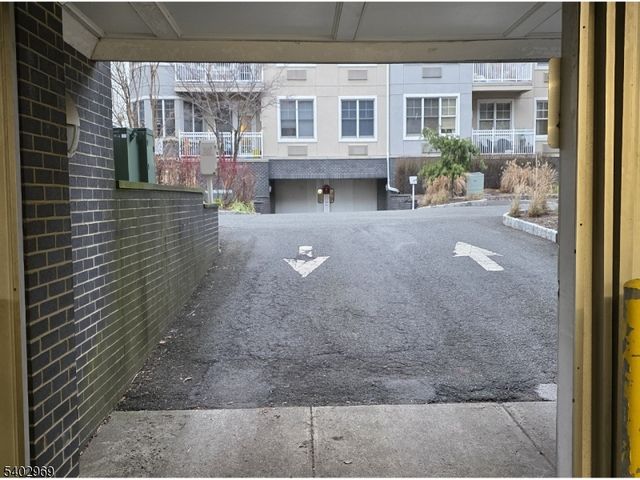 30 Freedomway 102, Jersey City, NJ 07305