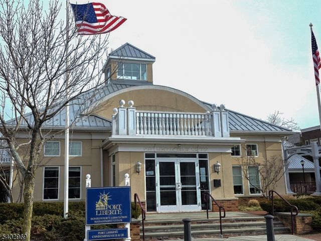 30 Freedomway 102, Jersey City, NJ 07305