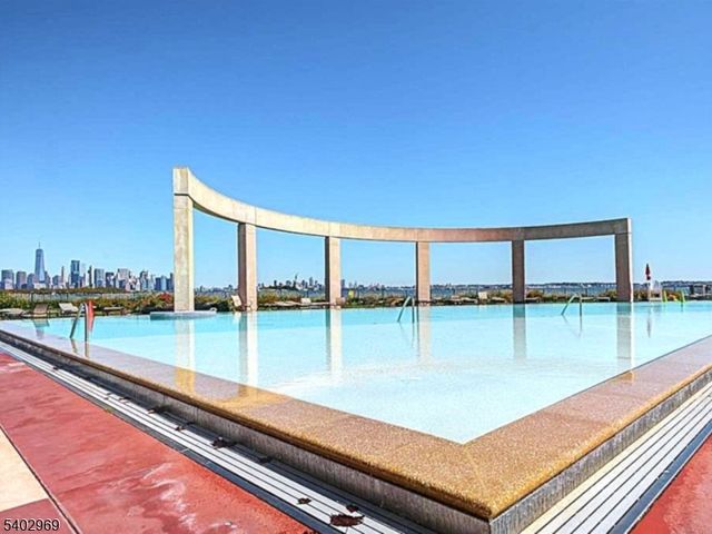 30 Freedomway 102, Jersey City, NJ 07305