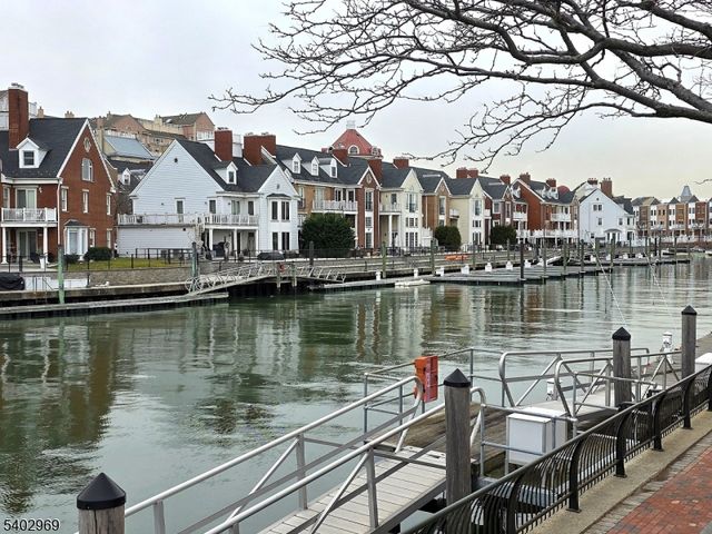 30 Freedomway 102, Jersey City, NJ 07305