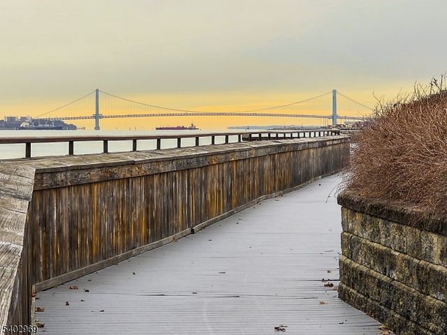 30 Freedomway 102, Jersey City, NJ 07305