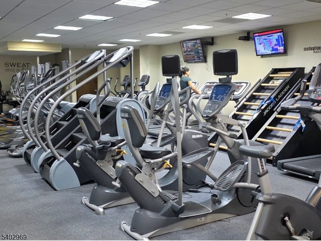 30 Freedomway 102, Jersey City, NJ 07305