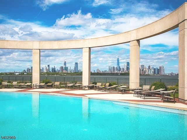 30 Freedomway 102, Jersey City, NJ 07305