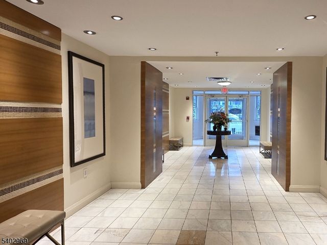 30 Freedomway 102, Jersey City, NJ 07305