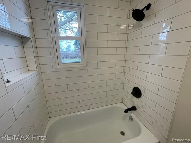 27124 Vance Street, Madison Heights, MI 48071