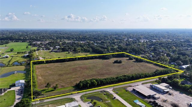 00 11th, Santa Fe, TX 77510