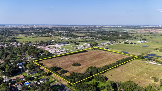 00 11th, Santa Fe, TX 77510