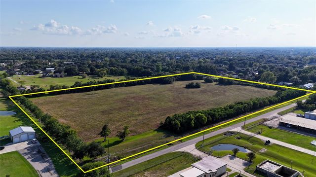 00 11th, Santa Fe, TX 77510