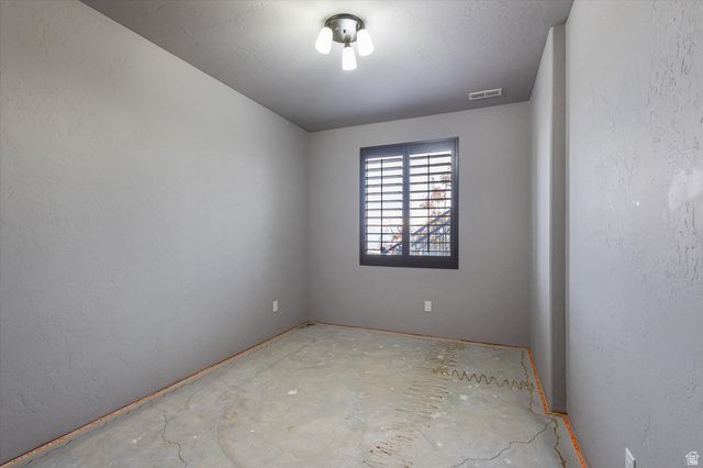 919 PARKWAY DR, North Salt Lake, UT 84054