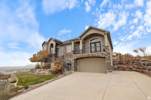 919 PARKWAY DR, North Salt Lake, UT 84054