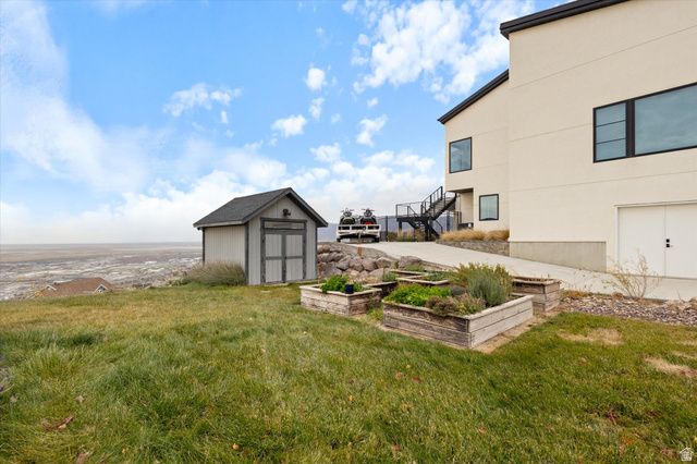 919 PARKWAY DR, North Salt Lake, UT 84054