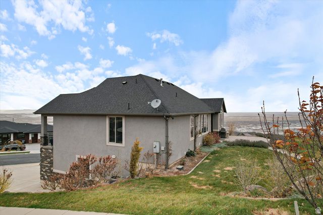 919 PARKWAY DR, North Salt Lake, UT 84054