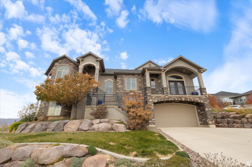 919 PARKWAY DR, North Salt Lake, UT 84054