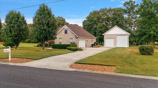 417 Whispering Winds Dr, Manchester, TN 37355