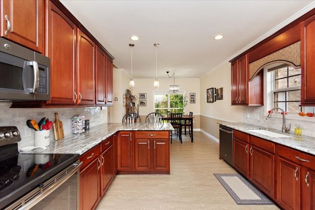 417 Whispering Winds Dr, Manchester, TN 37355