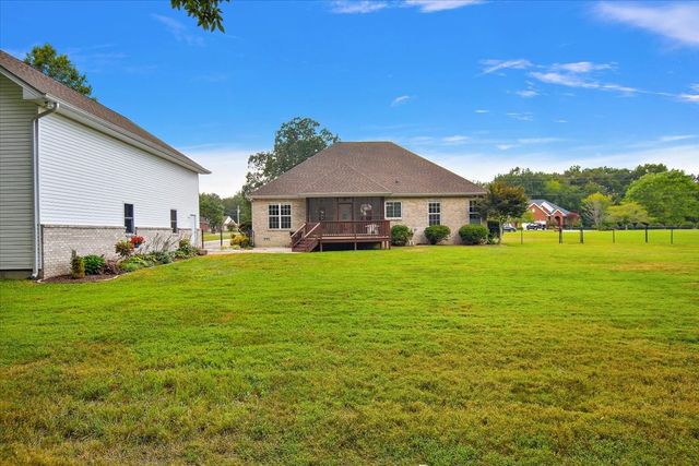 417 Whispering Winds Dr, Manchester, TN 37355