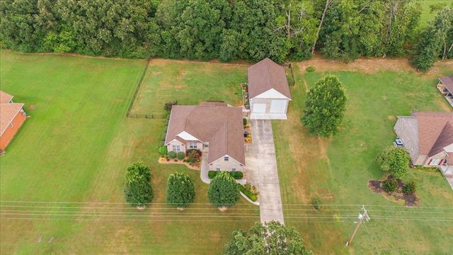 417 Whispering Winds Dr, Manchester, TN 37355