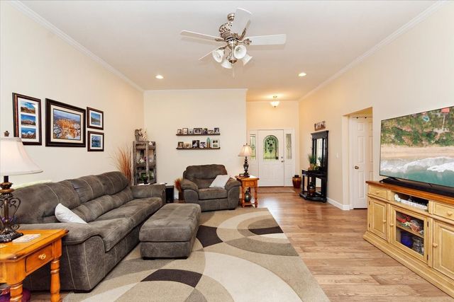 417 Whispering Winds Dr, Manchester, TN 37355